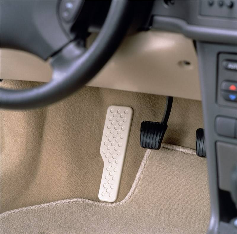 Расположение педалей в машине автомобиле с механической коробкой передач