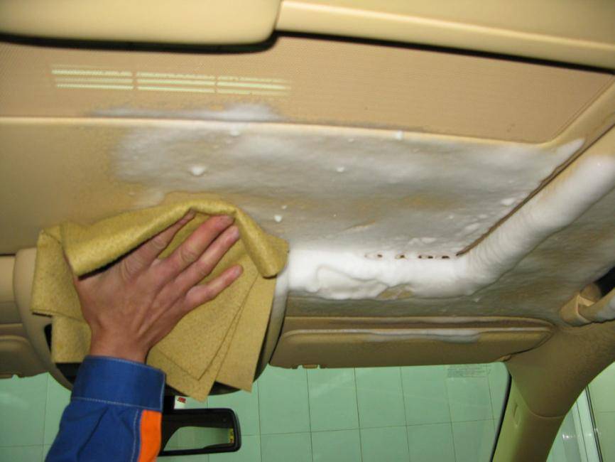 Химчистка салона автомобиля своими руками: что делать и какие средства использовать