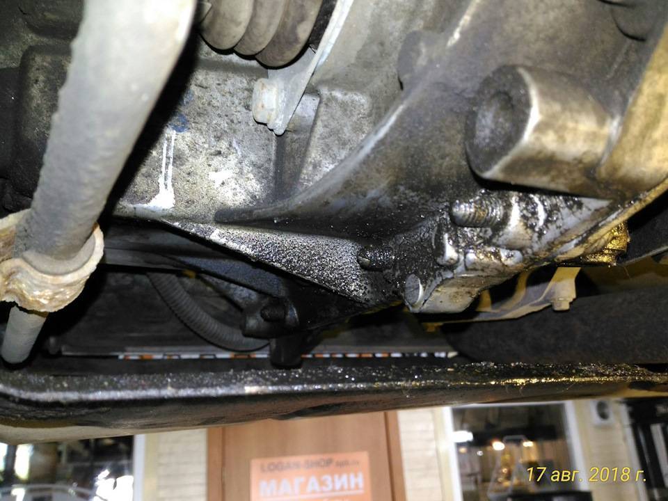 Течет масло между двигателем и коробкой: диагностика и способы ремонта
