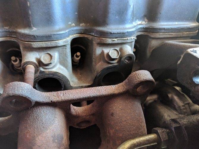 Выпускной коллектор двигателя - как заменить?