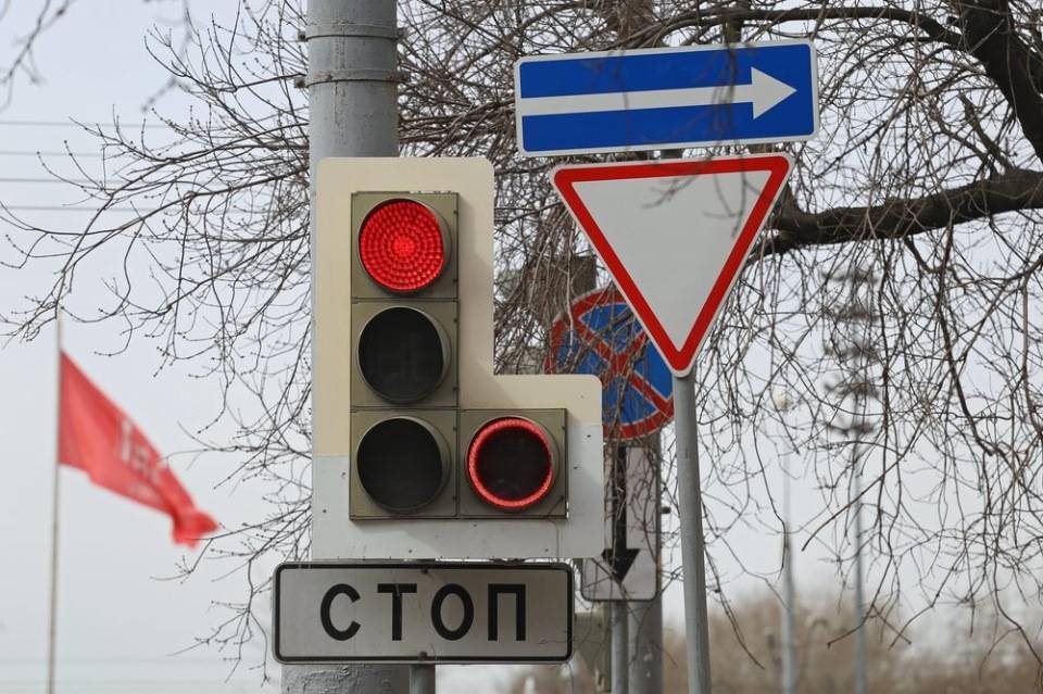 Штраф от 1000 до 5000 рублей за проезд на красный свет светофора