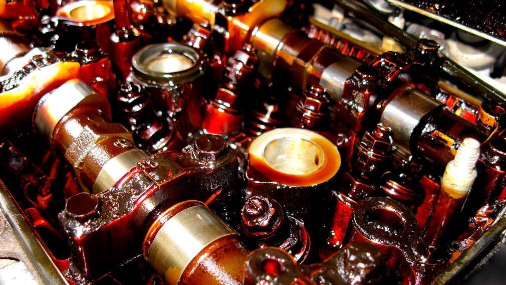 Промывочное масло для двигателя - как выбрать и правильно воспользоваться?
