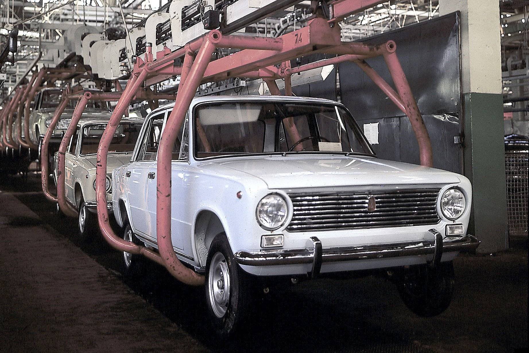 Lada и «москвич». какие авто будут производить на заводах ушедшего renault
