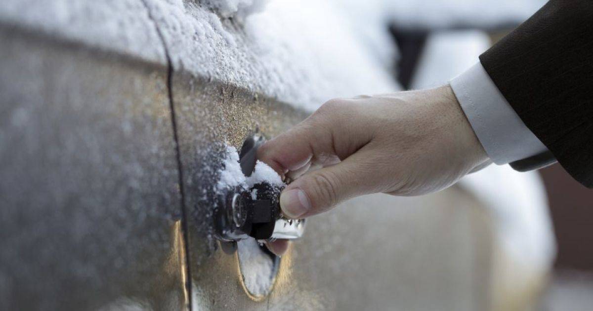 Замерзший замок автомобиля: 5 реальных способов решить проблему