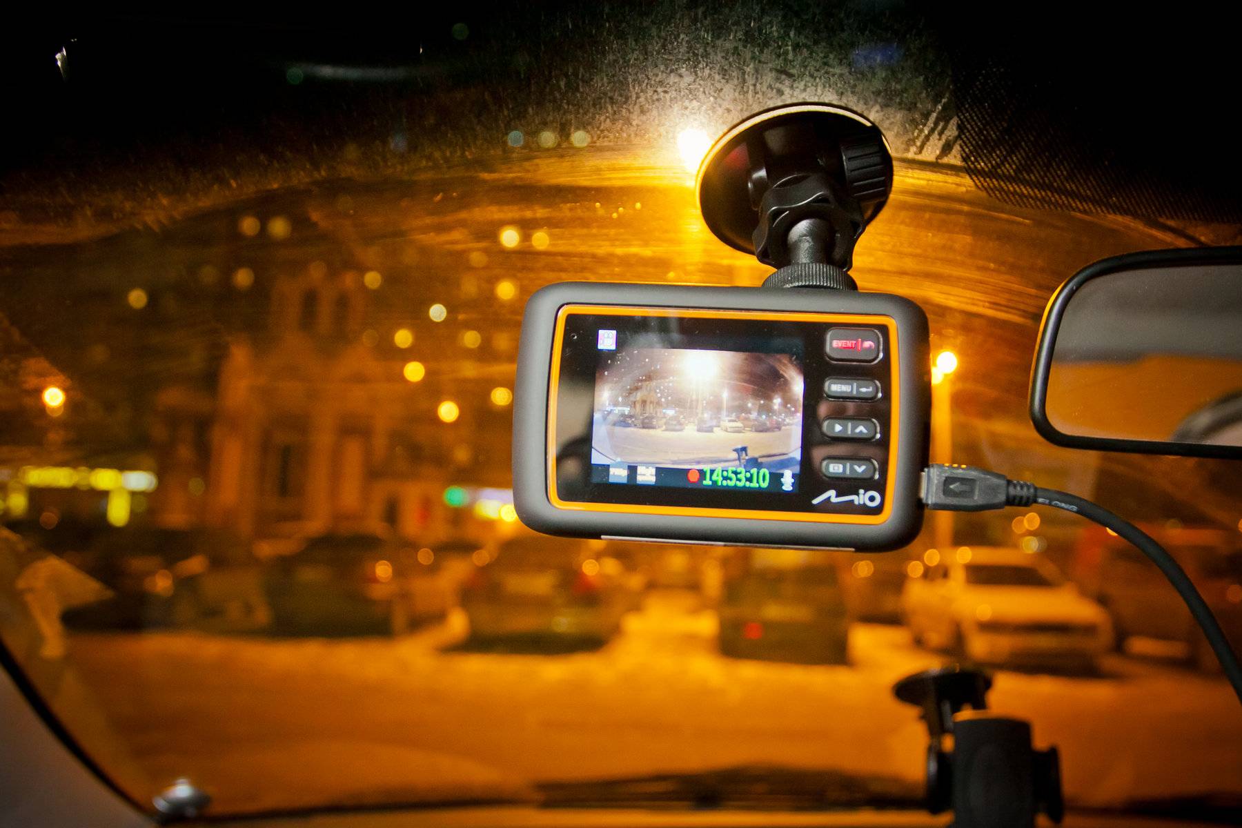 Автомобильные видеорегистраторы – как выбрать?