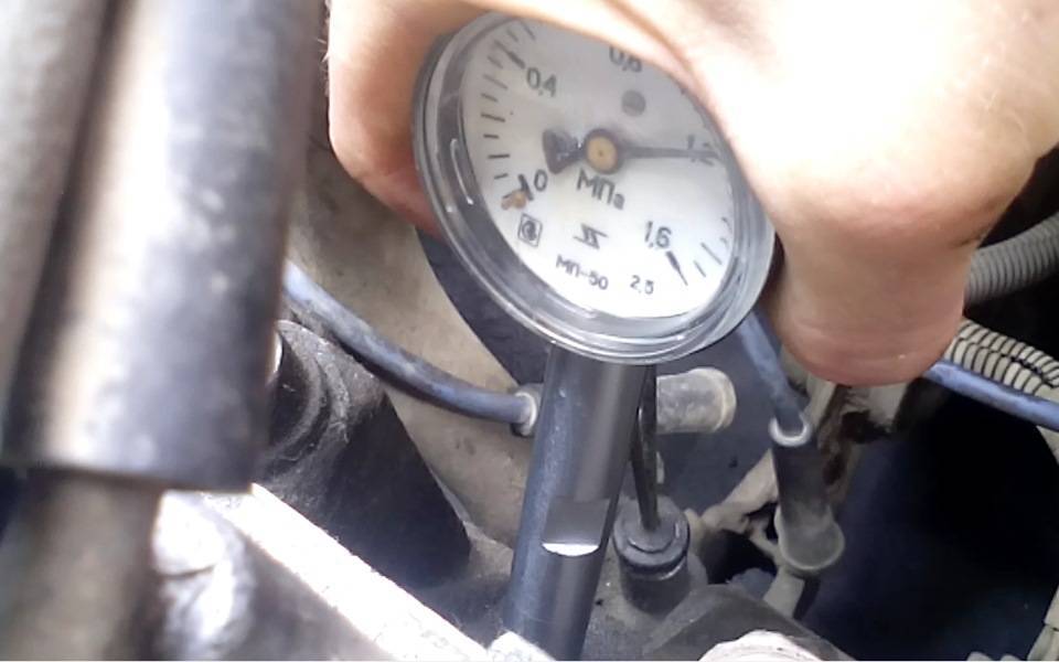 Измерение компрессии в цилиндрах двигателя — проверенная методика обнаружения неисправностей своими руками
