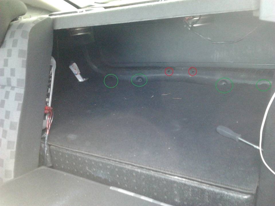 Как открыть багажник форд фокус 2 седан без ключа снаружи
