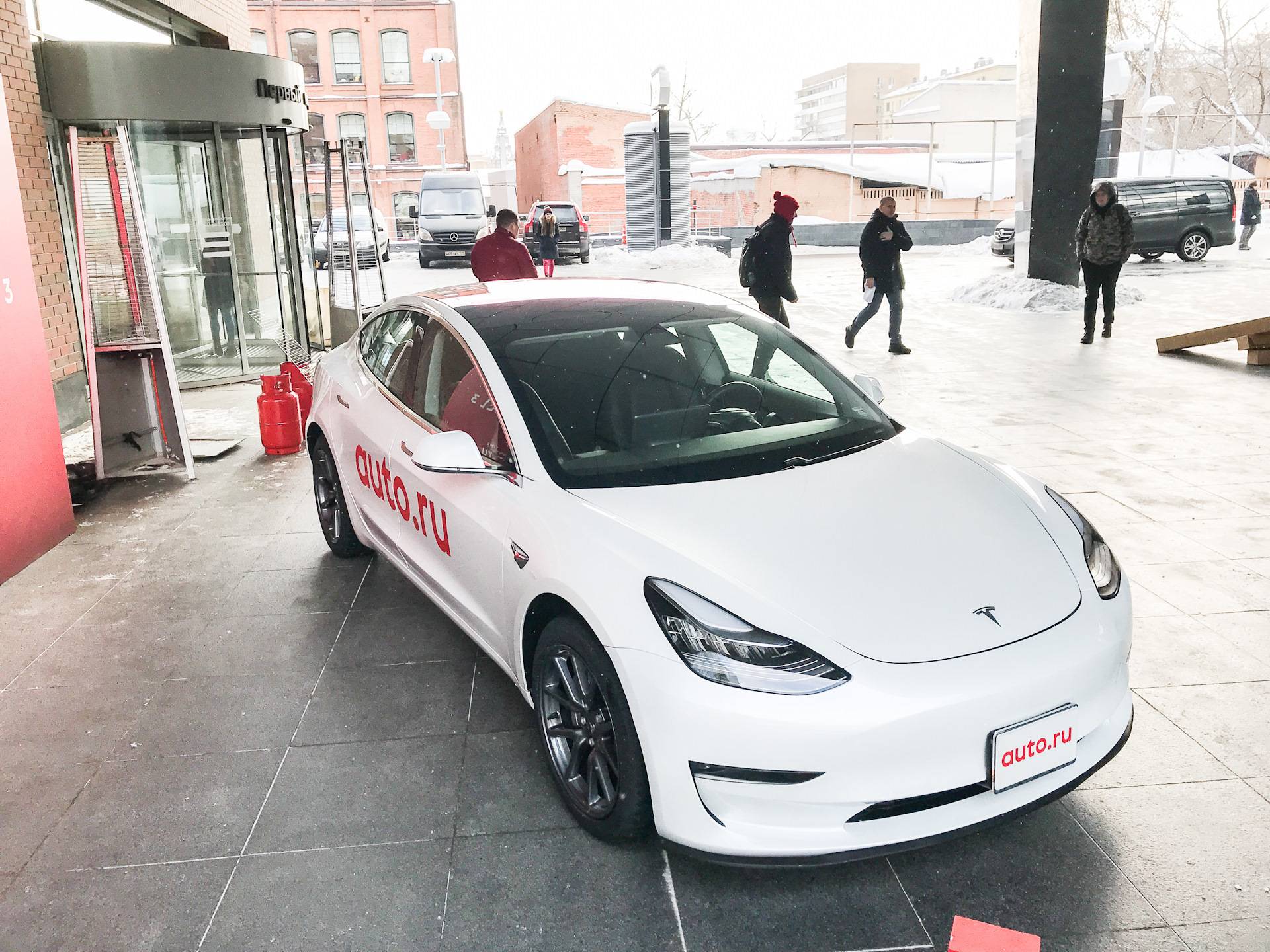 Сколько придется потратить владельцу tesla за первые 160 000 километров пробега - hi-news.ru