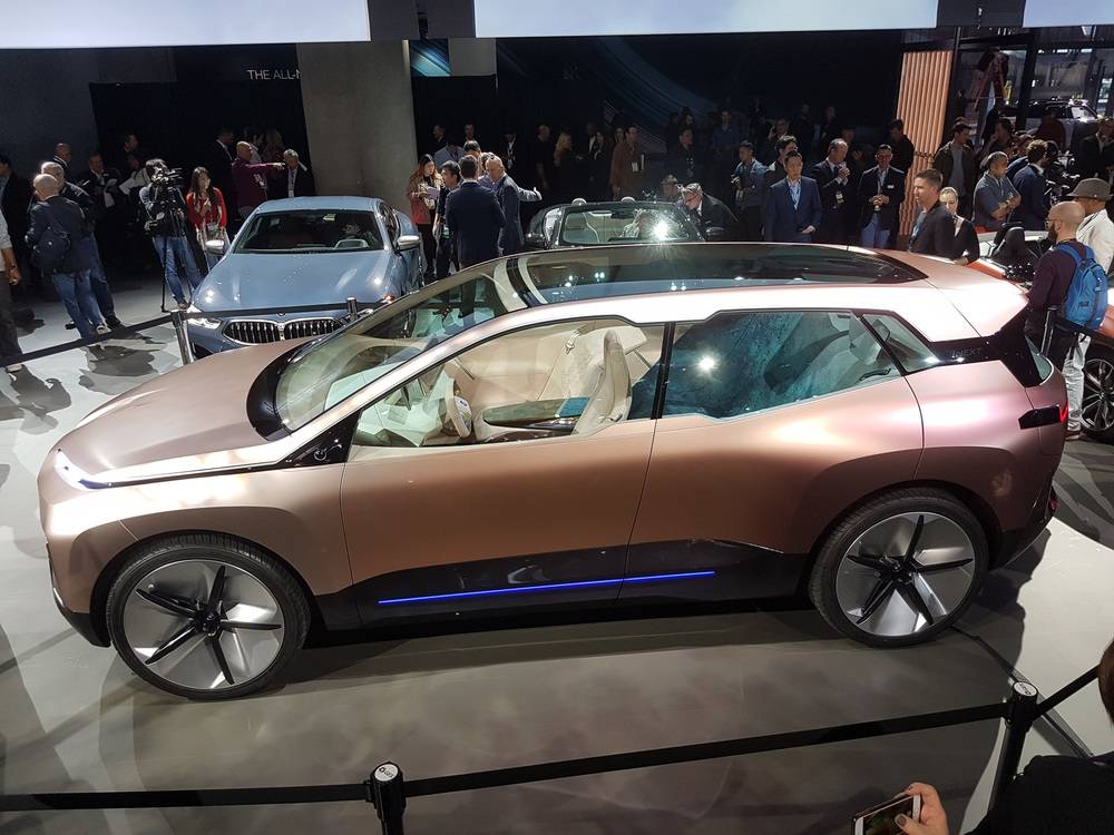 BMW IX – новый электрический кроссовер с неординарным дизайном