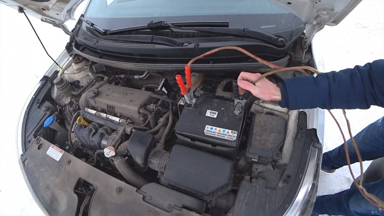 Как прикурить аккумулятор от другой машины