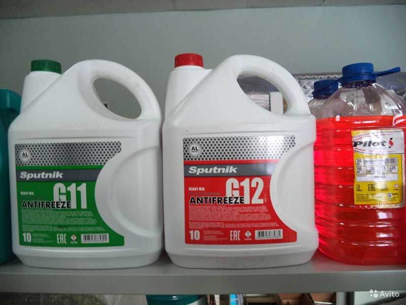 Охлаждающая жидкость g12: красная, желтая и зеленая