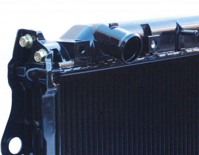 Радиатор охлаждения двигателя – как не дать мотору перегреться?