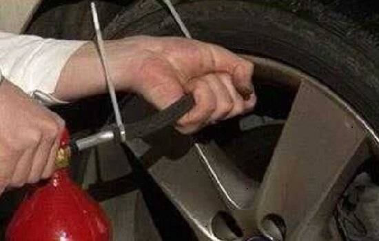 Как накачать колесо если вы в дороге