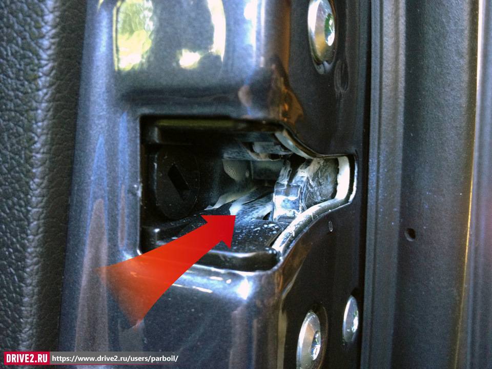 Чем лучше смазать петли и ограничители дверей автомобиля, чтобы не скрипели