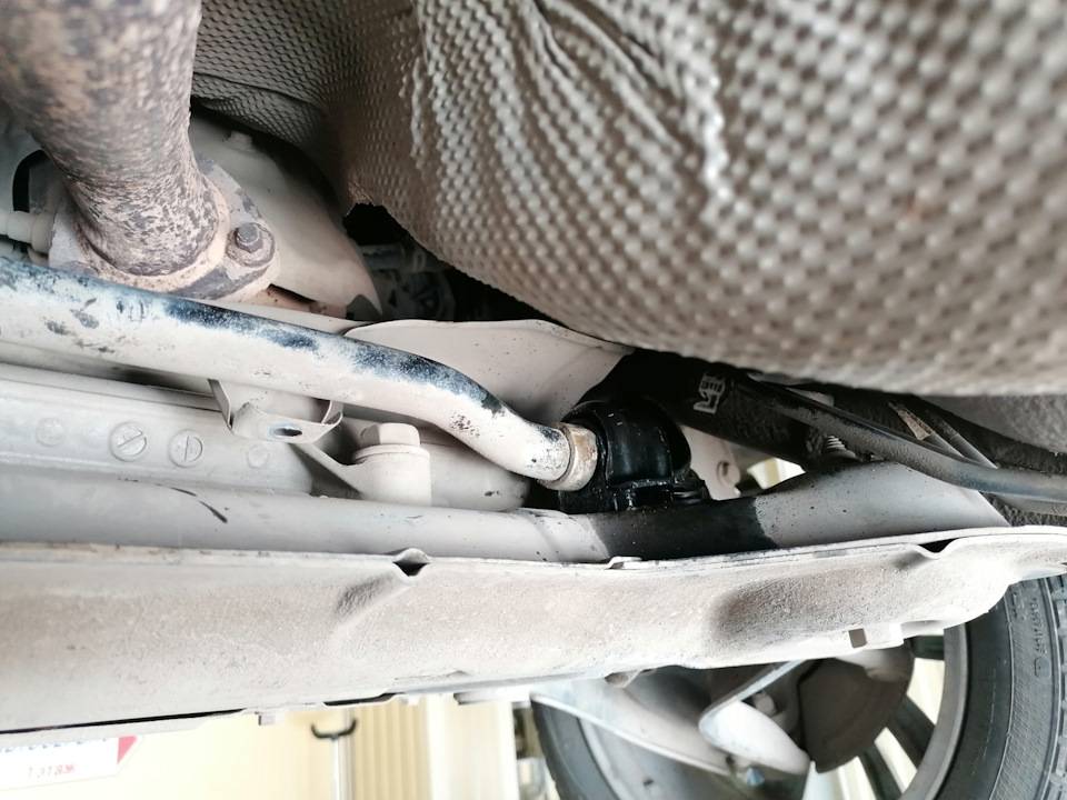 Стук стоек стабилизатора лада веста