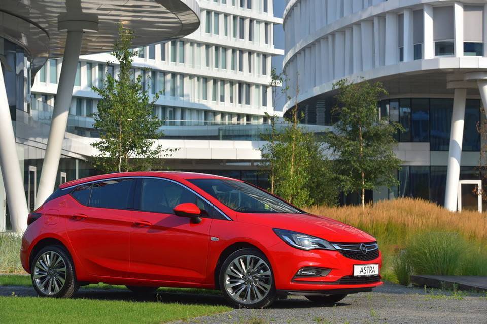 Хэтчбек Opel Astra K – лучший европейский автомобиль 2016 года