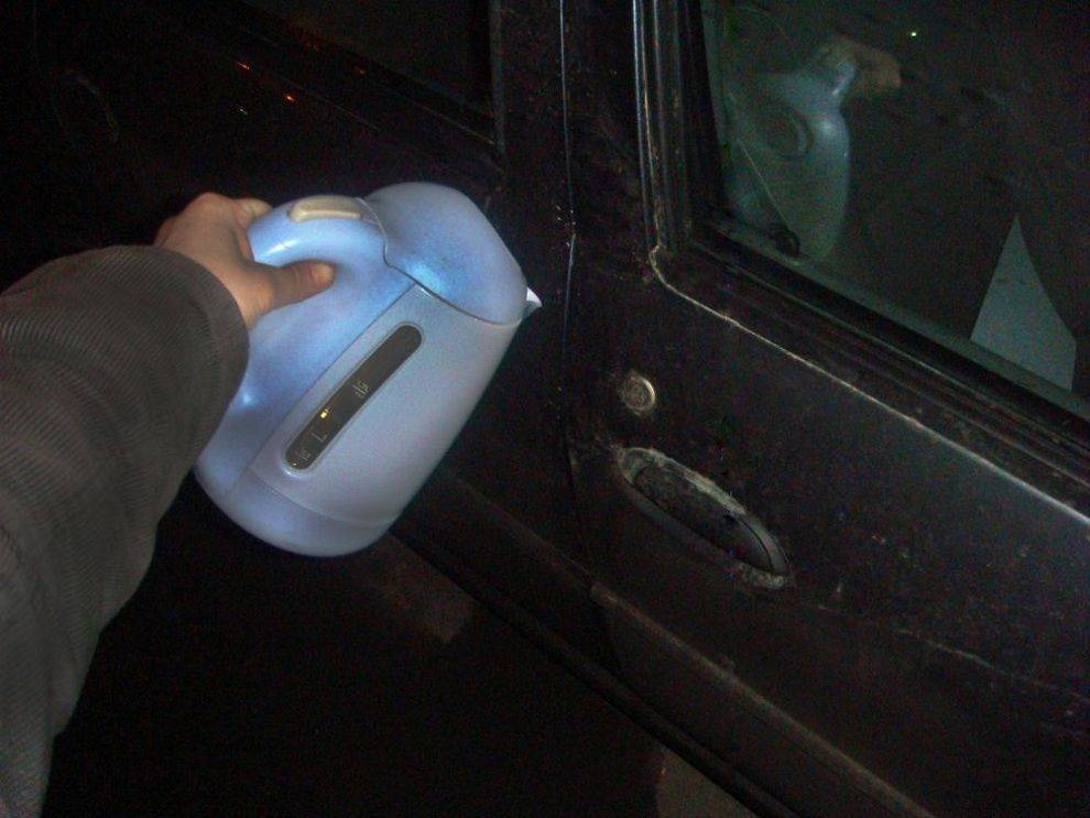 Как открыть дверь машины без ключа — открытие заблокированного авто с помощью веревки
