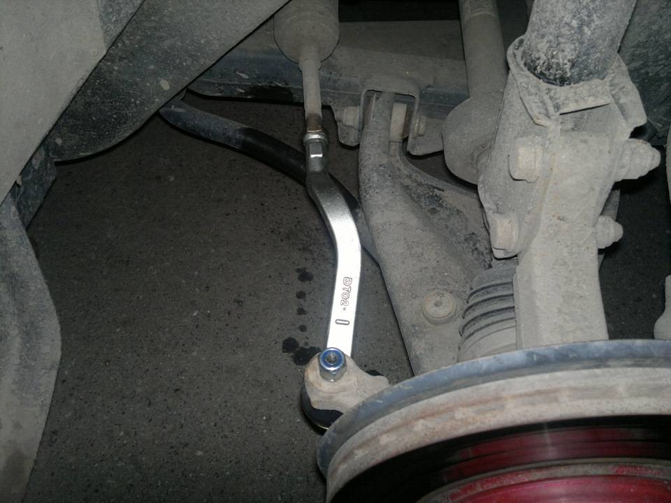 Замена наконечников рулевых тяг на автомобиле рено логан