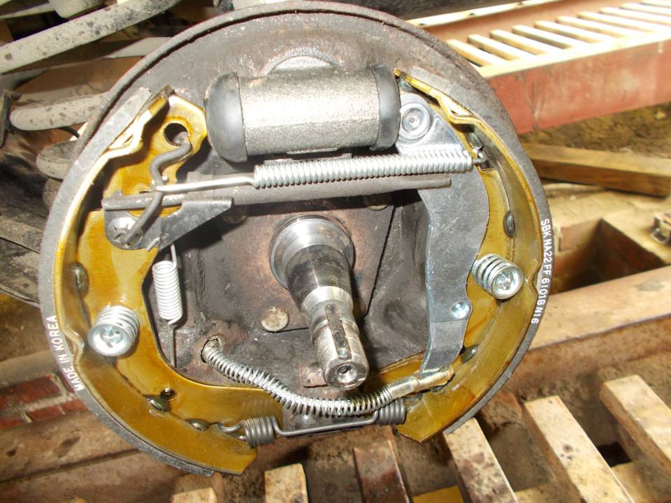 Ремонт дэу ланос замена тормозных колодок тормозного механизма заднего колеса daewoo lanos