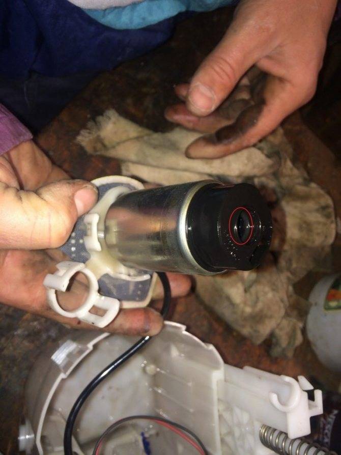 Замена топливного фильтра toyota corolla: фото, где находится и видео, как снять и поменять своими руками