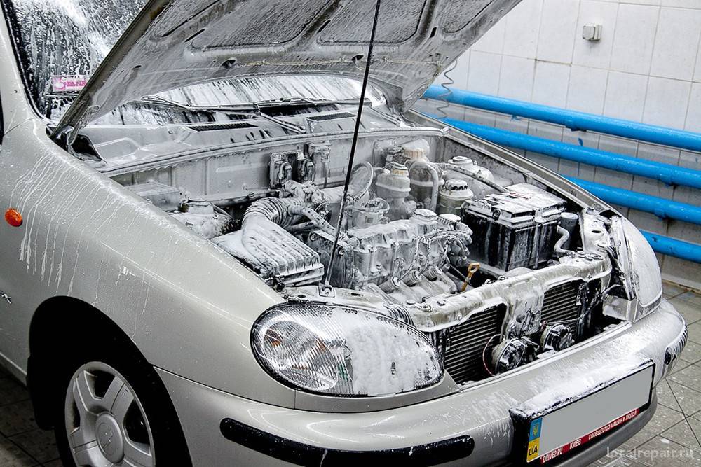 Можно ли мыть двигатель автомобиля зимой и как делать это правильно?