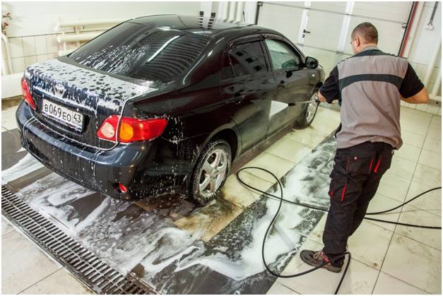 Чем нельзя мыть автомобиль: главные ошибки водителей