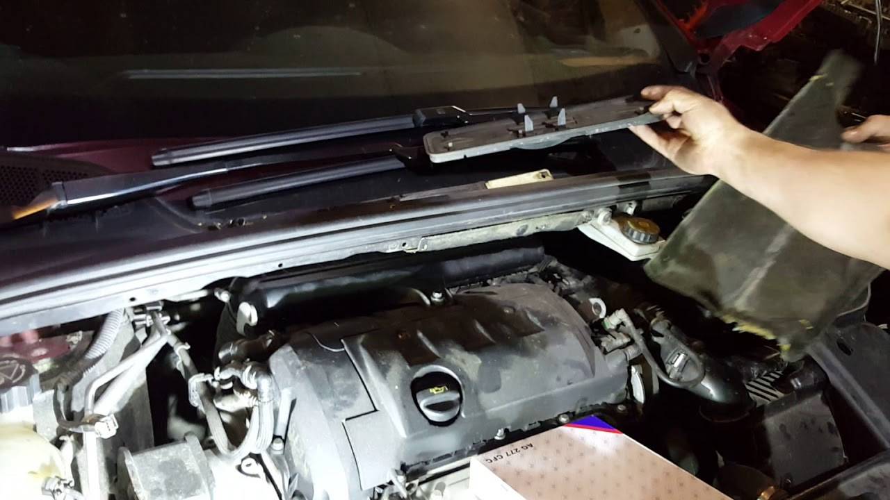 Как заменить салонный фильтр на автомобиле пежо 308