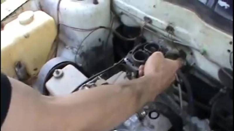 Почему двигатель глохнет при торможении?
