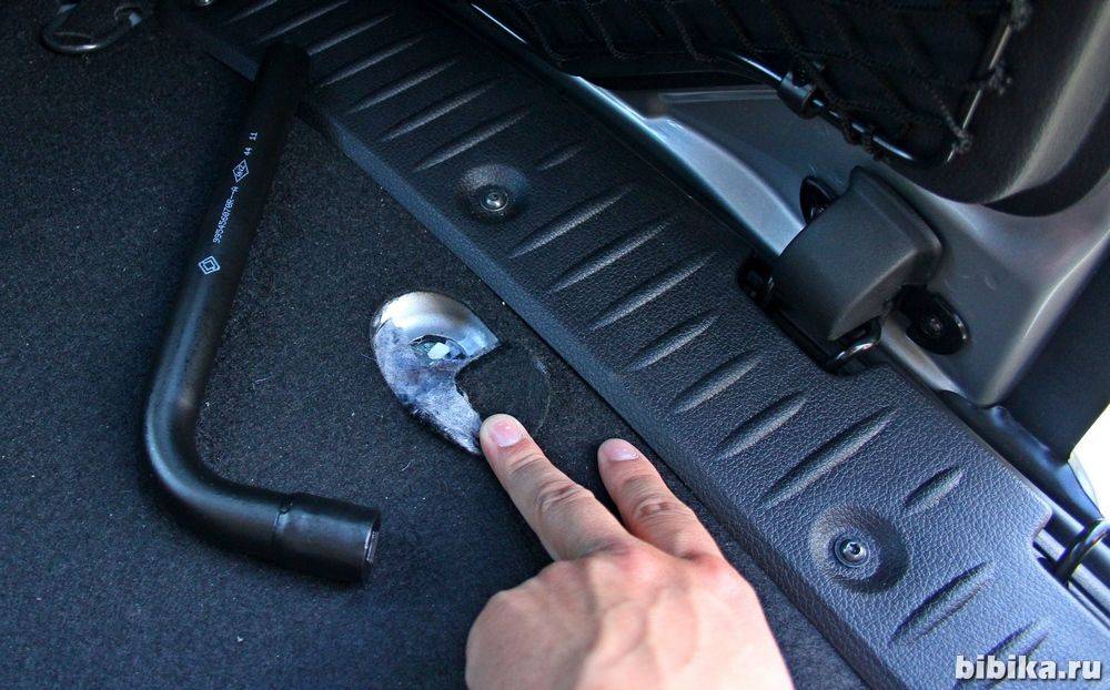 Как сделать запаску на дверь машины лада ларгус своими руками