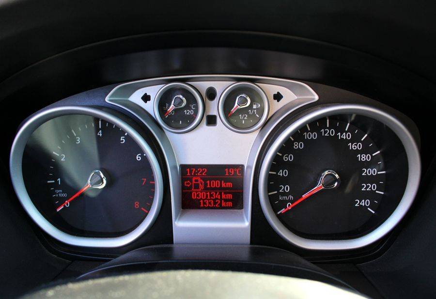 Что такое одометр в автомобиле? отличие от спидометра и др.