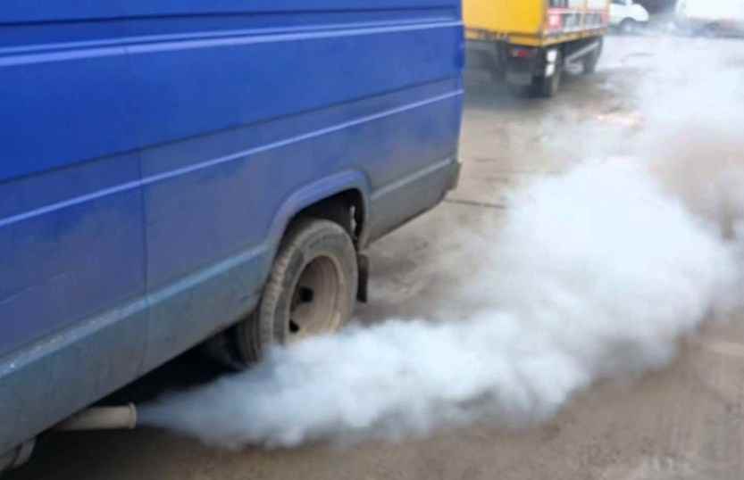 Характерный запах из трубы: о каких проблемах дизельного мотора скажет «аромат» выхлопа?