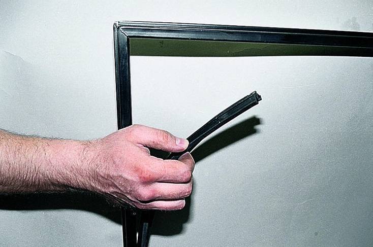Клей герметик для лобового стекла: инструкция как вклеить своими руками