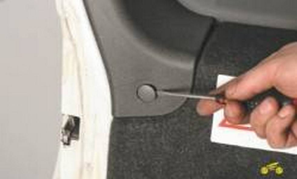 Как снять обшивку передней двери на шевроле нива: фото