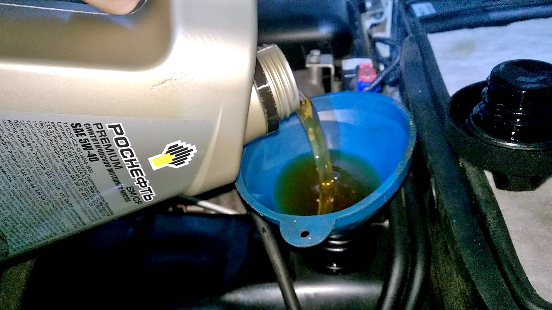 Когда менять масло в двигателе: рекомендации