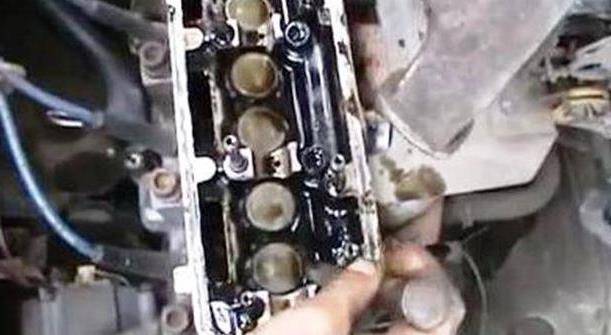Почему стучат пальцы в двигателе при разгоне автомобиля