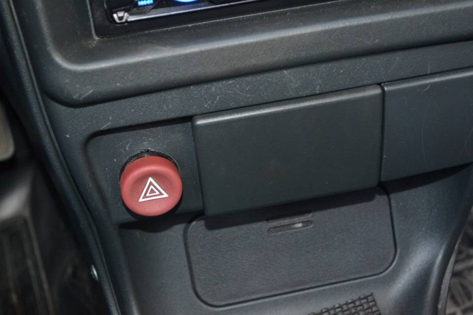 Не работает кнопка аварийной сигнализации или аварийка сама по себе схема устранения поломки