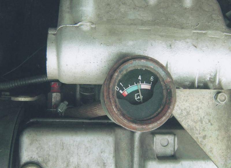 Загорается лампа давления масла на холостых при прогретом двигателе 2112