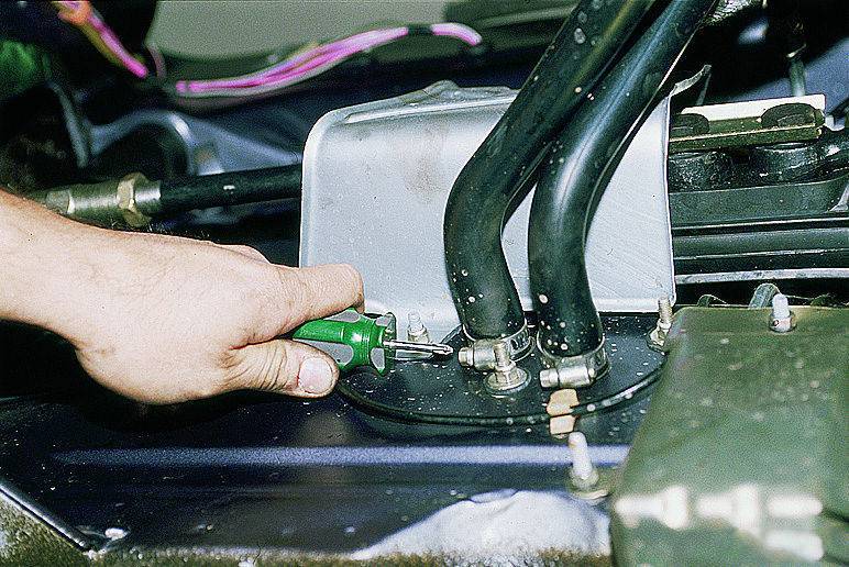 Как снять, заменить радиатор печки(отопитель) и краник ваз 2114