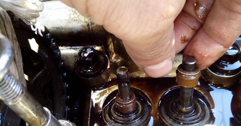 Как снять маслосъемные колпачки без съемника – как снять маслосъемные колпачки без съемника — hot-hatch.ru