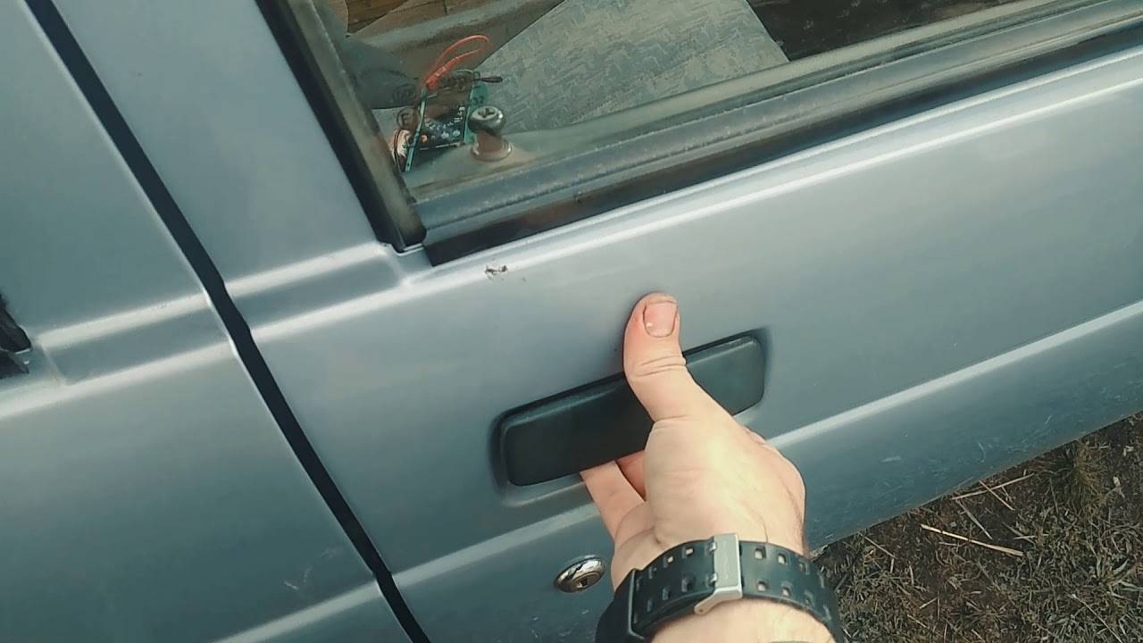 Ваз 2110 заклинил замок водительской двери как открыть