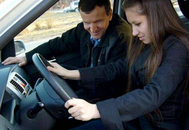 Уроки вождения для начинающих - как научиться водить машину на механике с нуля - видео уроки