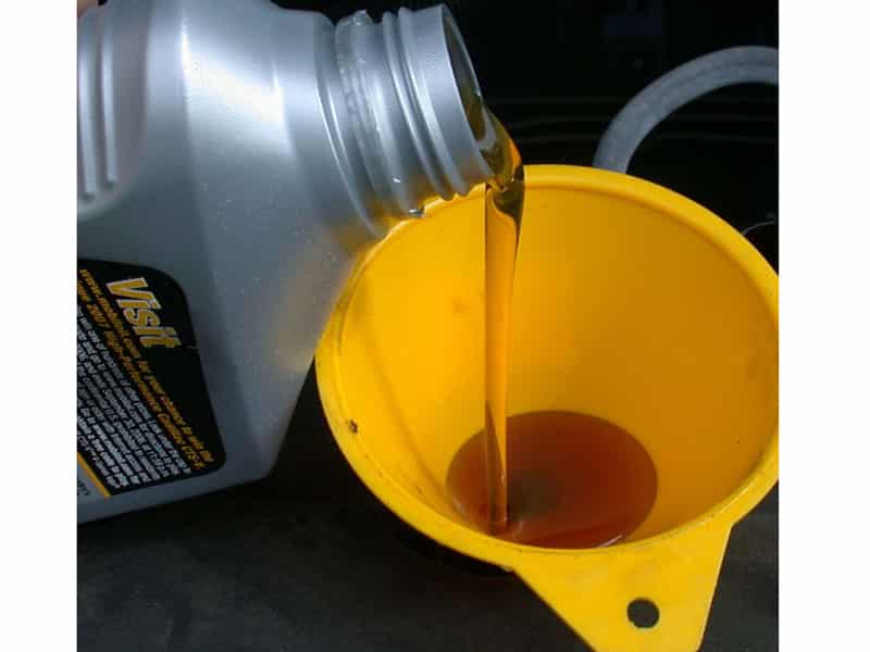 Можно ли лить моторное масло в коробку передач