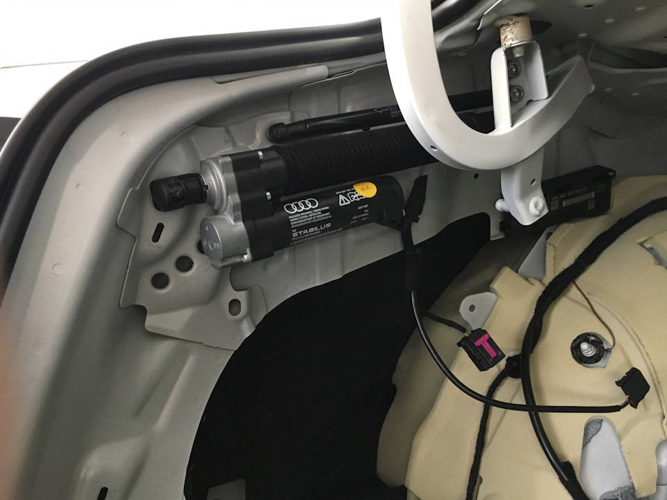 Как установить электропривод багажника?