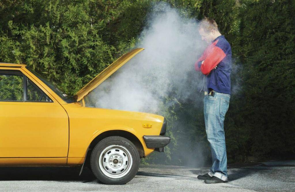 Запах в машине: диагностика неисправностей