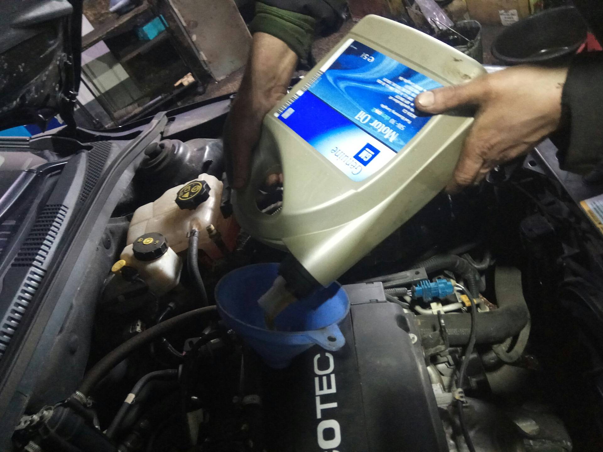 Chevrolet cruze 1.6, 1.8, 2.0 масло для двигателя: сколько и какое нужно заливать