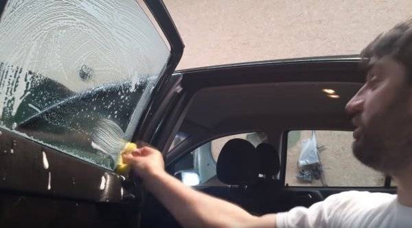 Тонировка автомобиля своими руками. видео