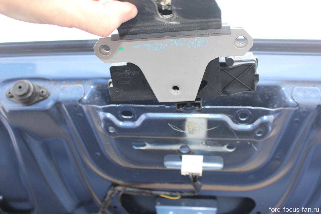 Как открыть багажник форд фокус 2 седан из салона