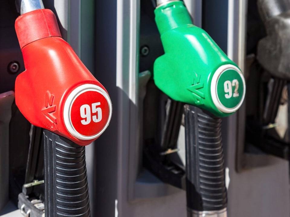 Какой бензин лучше 92 или 95: каким заправлять?
