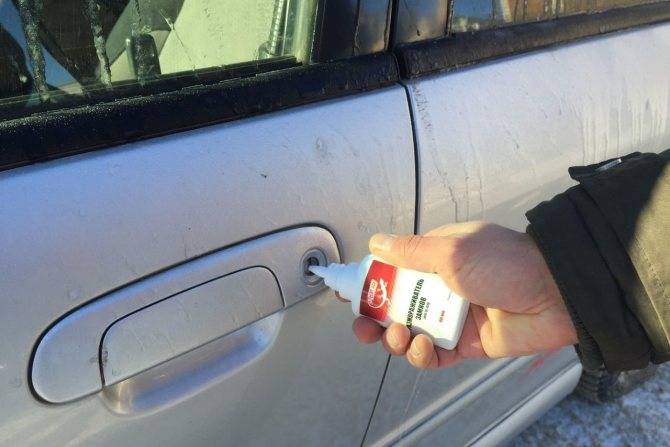 Чем смазать петли дверей автомобиля, и как предупредить замерзание замка? Мнение эксперта!