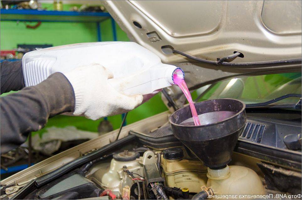 Замена охлаждающей жидкости: как поменять старый антифриз из машины, полная пошаговая инструкция
